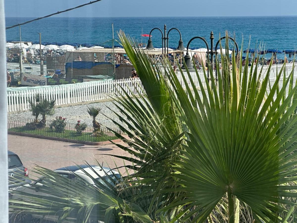 Appartamento Aria Del Mare Ventimiglia Exterior photo