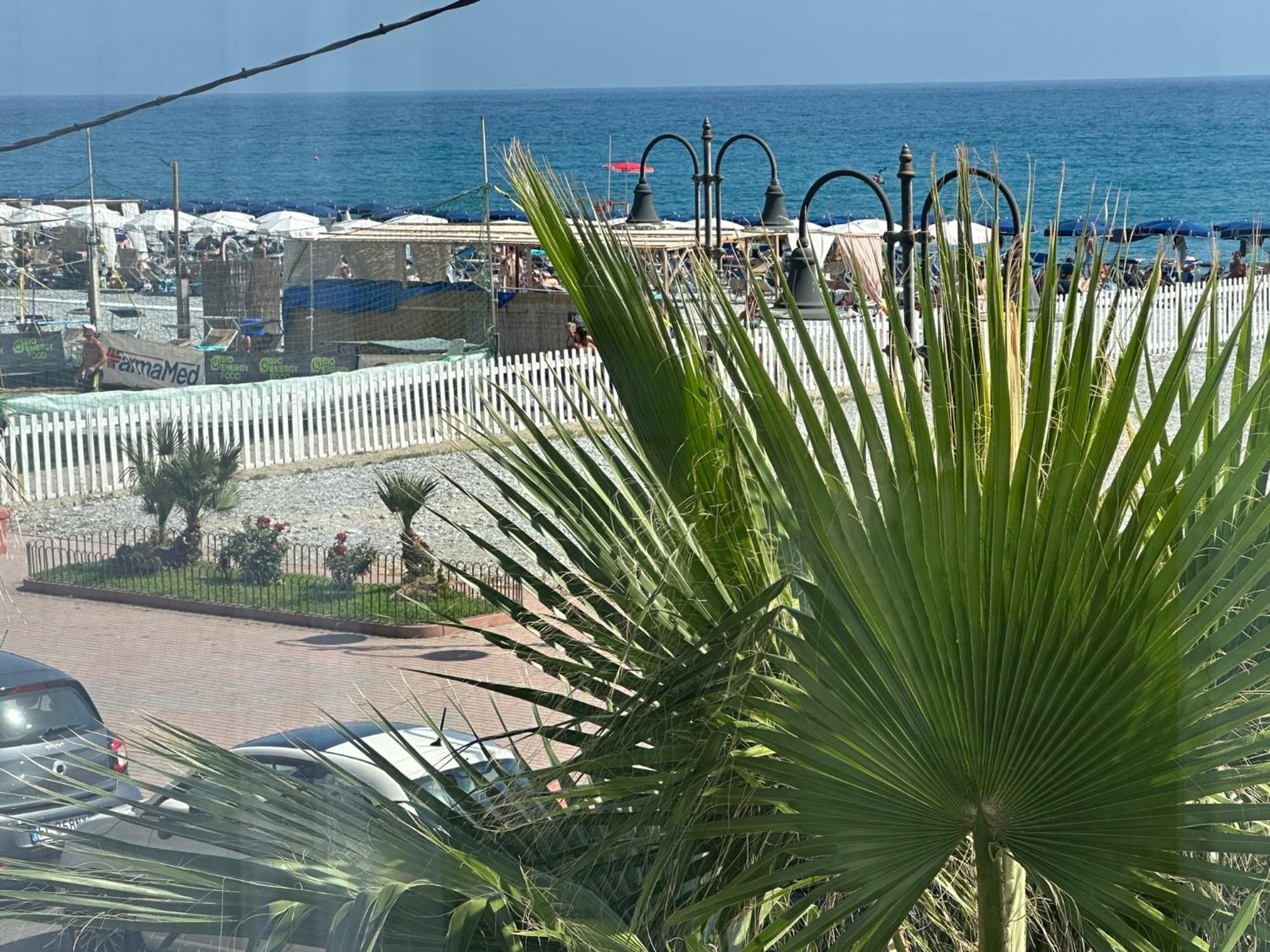 Appartamento Aria Del Mare Ventimiglia Exterior photo
